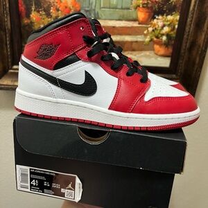 Jordan 1 Mid Chicago GS Sneakers